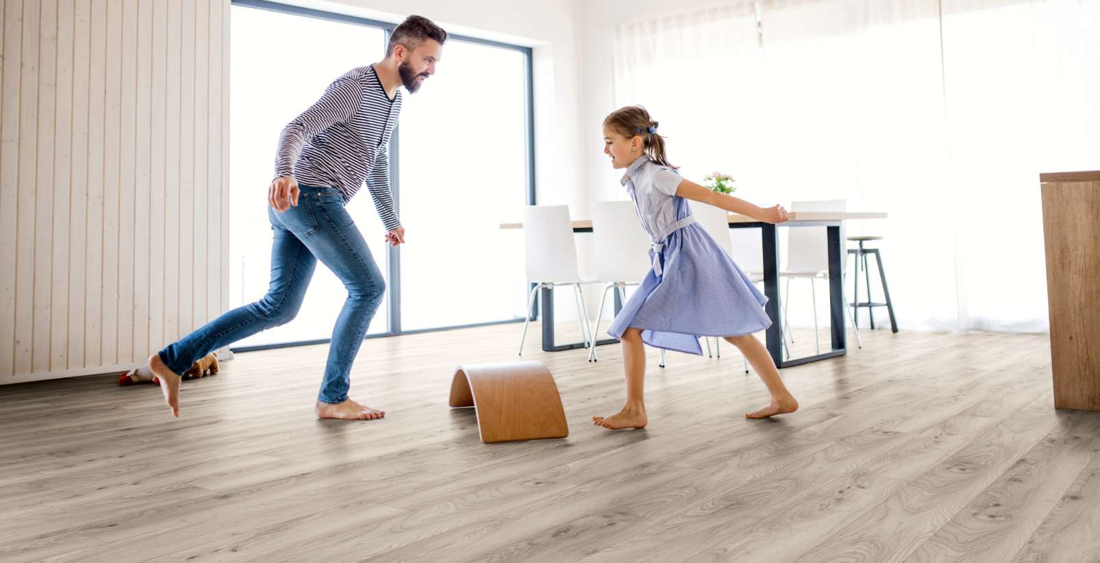 Pebble Manor Oak, TN, 7 mm, Standard Plank - Room Scene