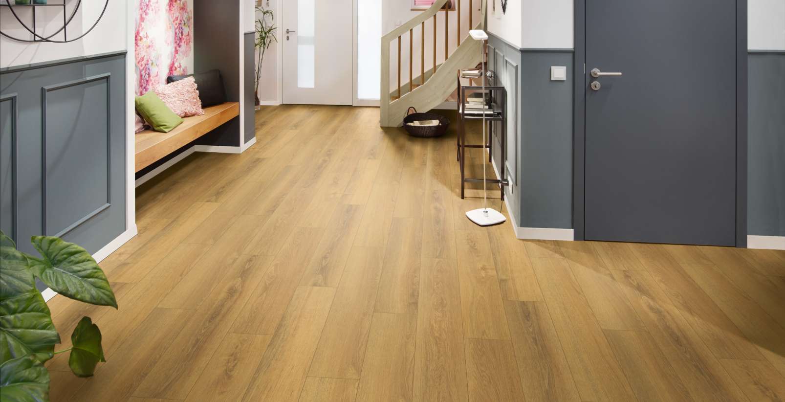 Sienna Montreux Oak, MW, 7 mm, Wide Plank - Room Scene
