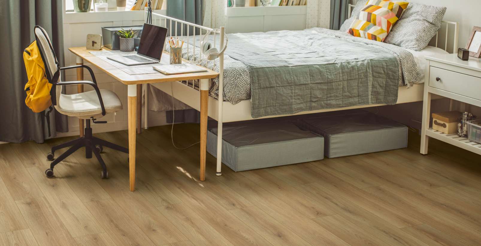 Sand Cantal Oak, MW, 7 mm, Standard Plank - Room Scene