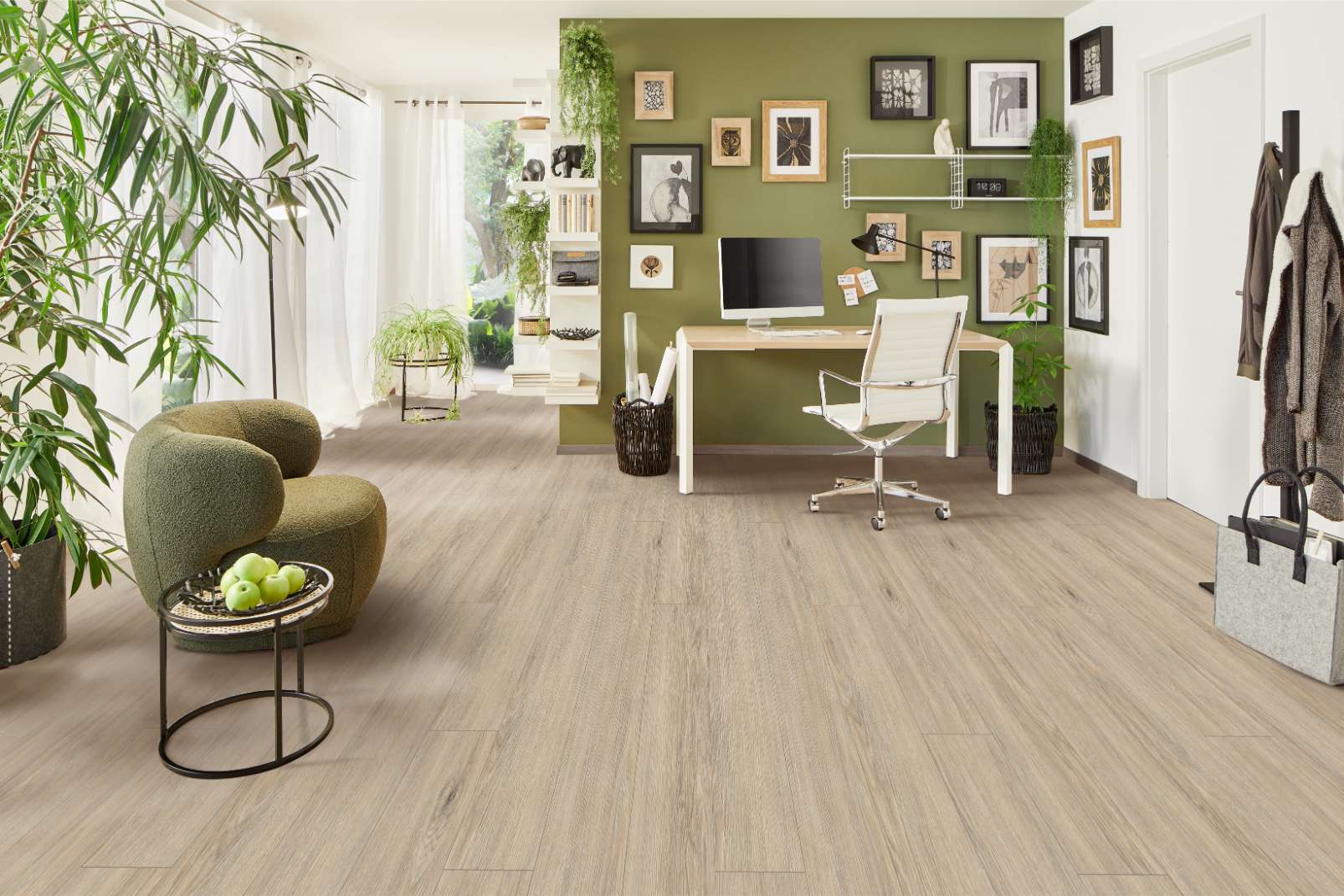 Greige Palais Oak, MW, 8 mm, Standard Plank - Room Scene