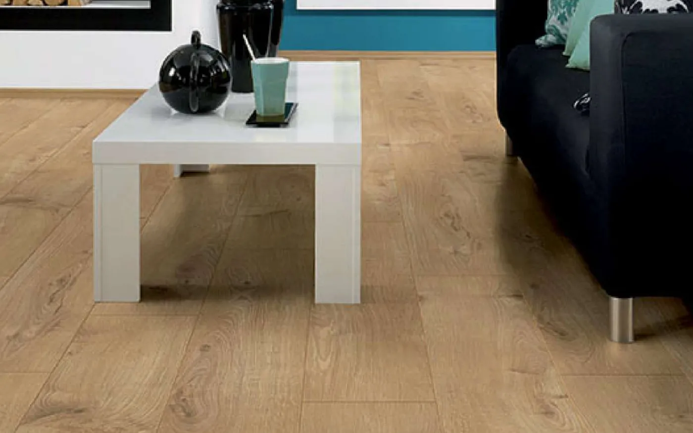 Sherwood Oak, GT, 8 mm, Standard Plank - Room Scene
