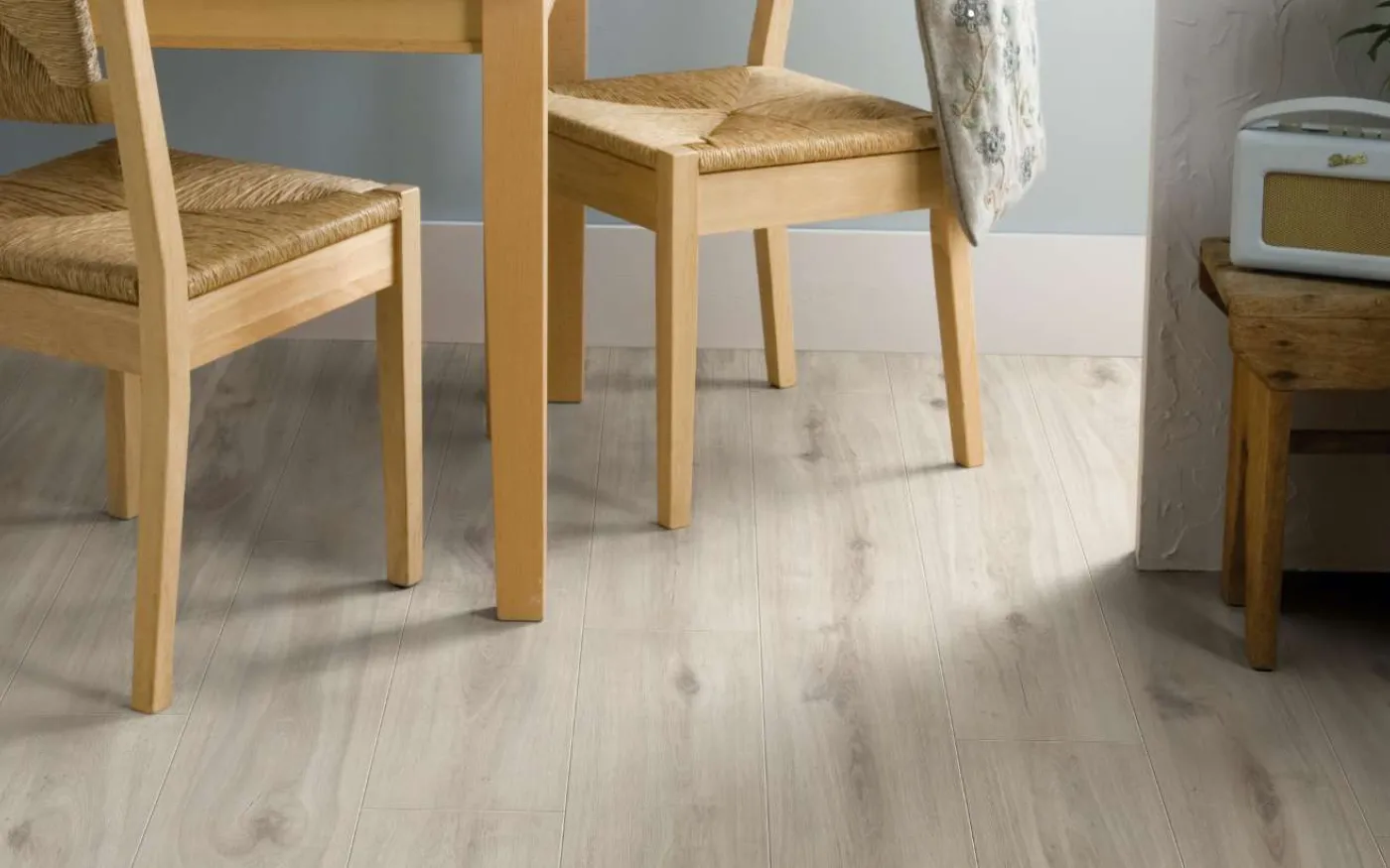 Misty Plains Oak, TO, 8 mm, Standard Plank - Room Scene