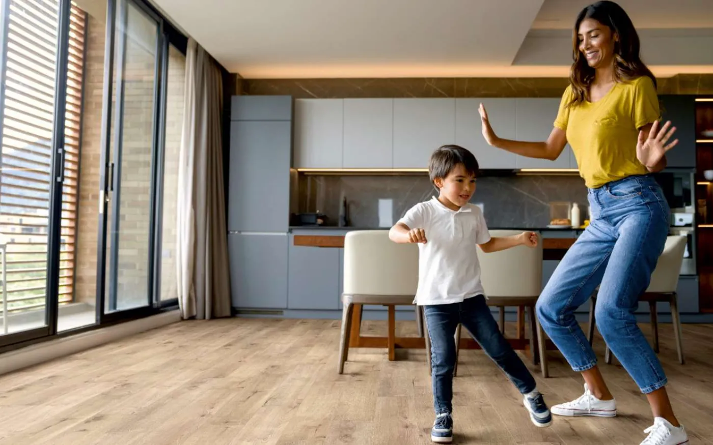 Sand River Oak, TN, 7 mm, Standard Plank - Room Scene
