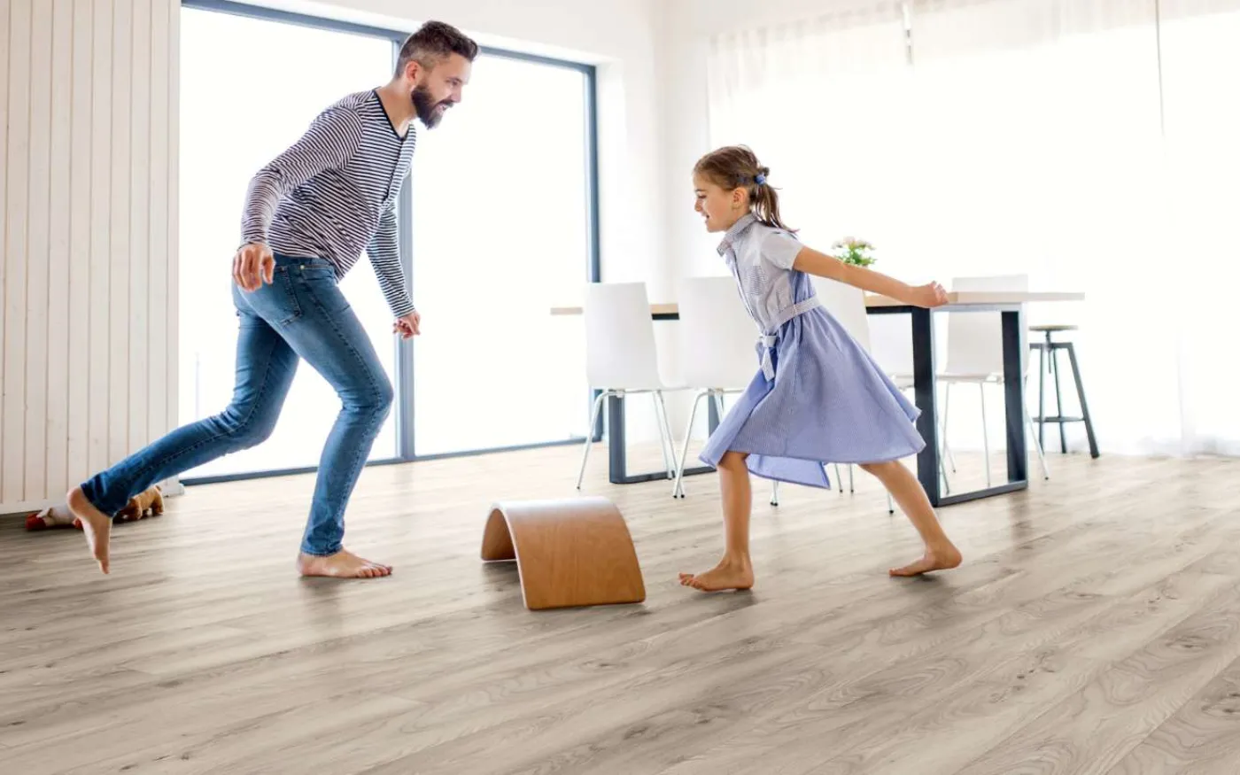 Pebble Manor Oak, TN, 7 mm, Standard Plank - Room Scene